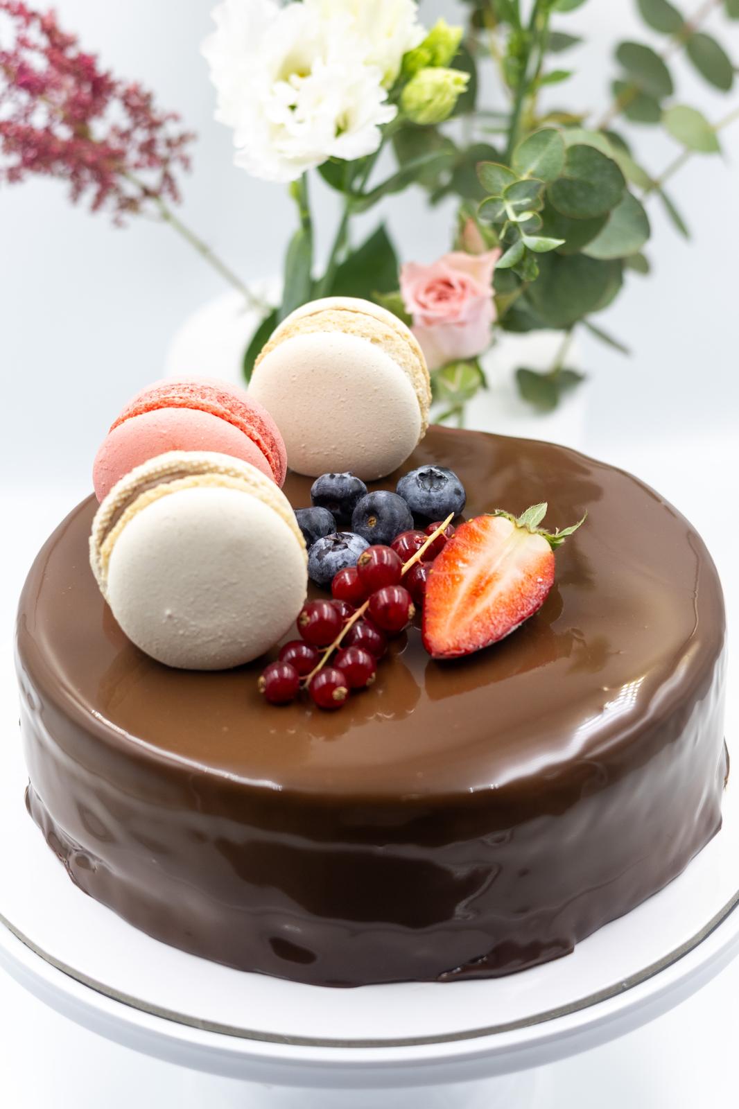 Tort Mousse de Ciocolată neagră cu Zmeură